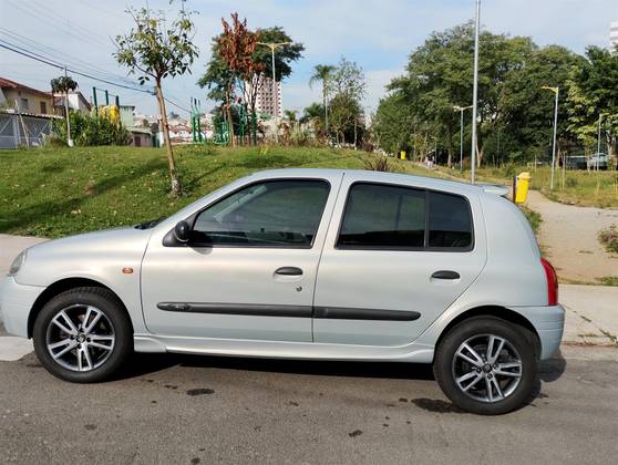 RENAULT CLIO 1.6 RN 16V GASOLINA 4P MANUAL RENAULT CLIO 1.6 RN 16V GASOLINA 4P MANUAL